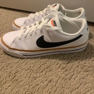 Nike sneakers! Women size 8.5.